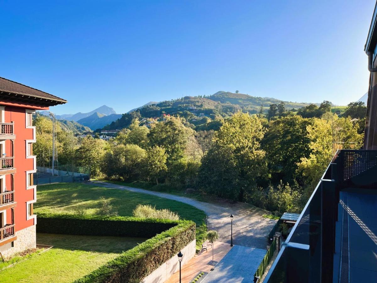 Cangas De Onis A Orillas Del Rio Sella Buitenkant foto