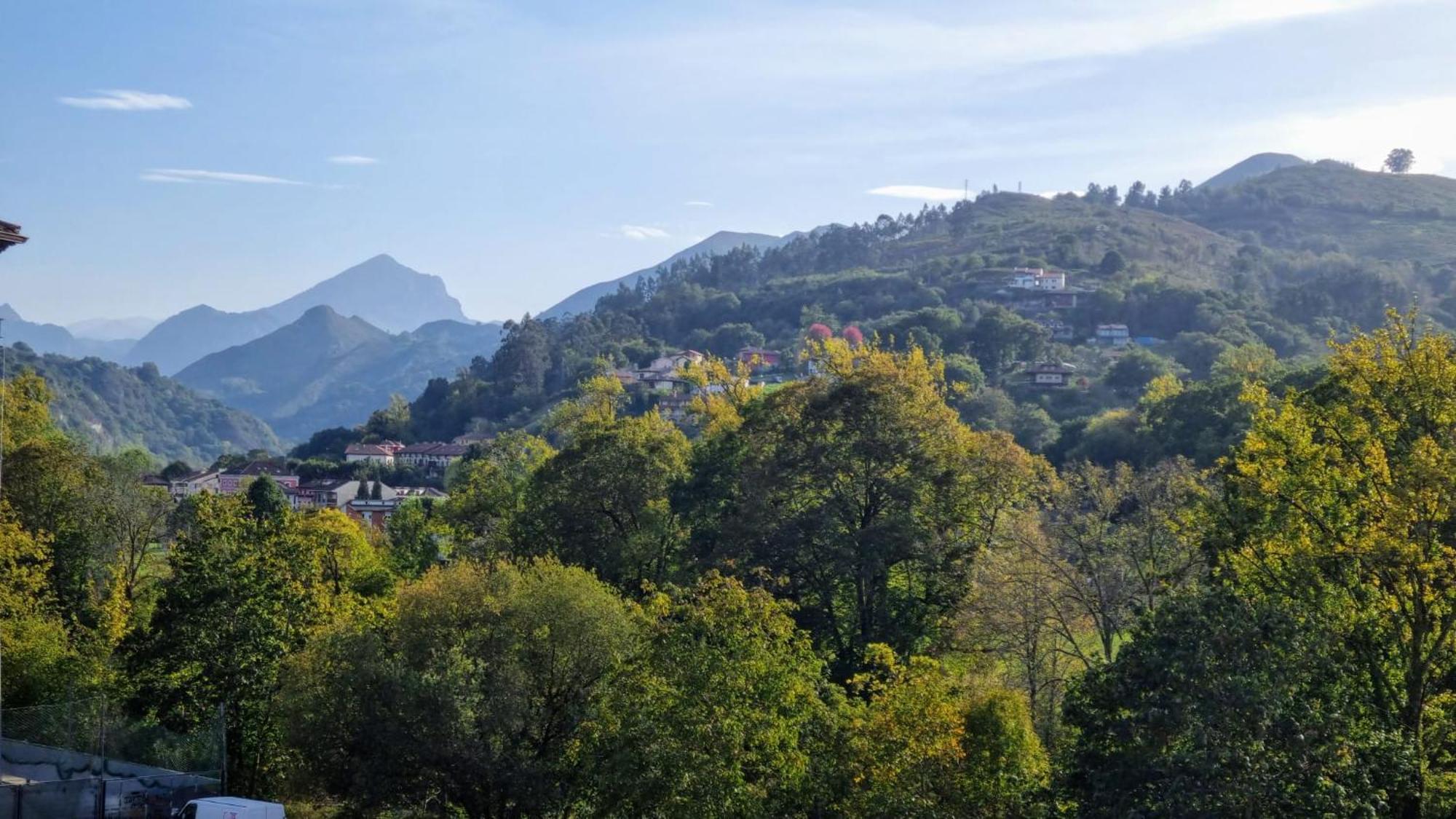 Cangas De Onis A Orillas Del Rio Sella Buitenkant foto